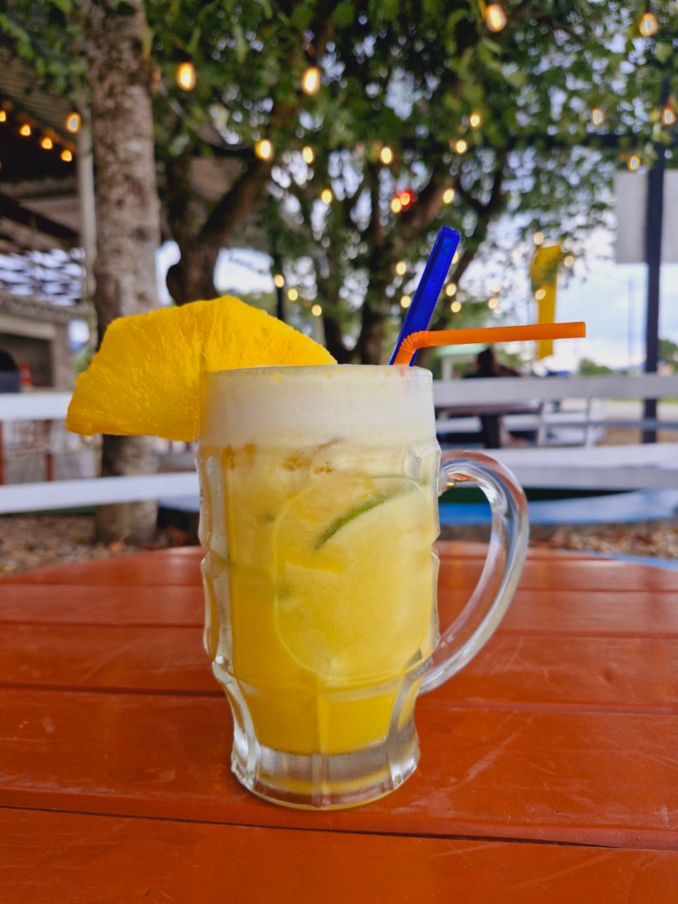 Limonada de piña refrescante